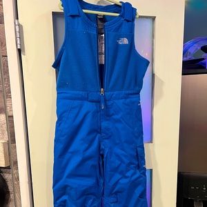 Boys size 4 North Face winter pants. Never worn
